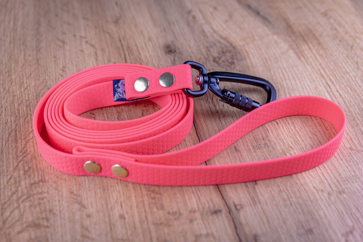 Hexa Rosa hundkoppel med Twist-Lock karbinhake, 20 mm