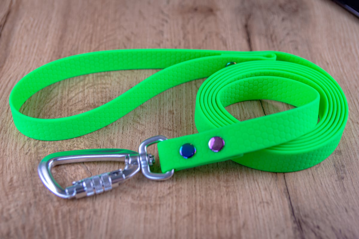Hexa Neongrön Biothane hundkoppel med Twist-Lock karbinhake, 20 mm