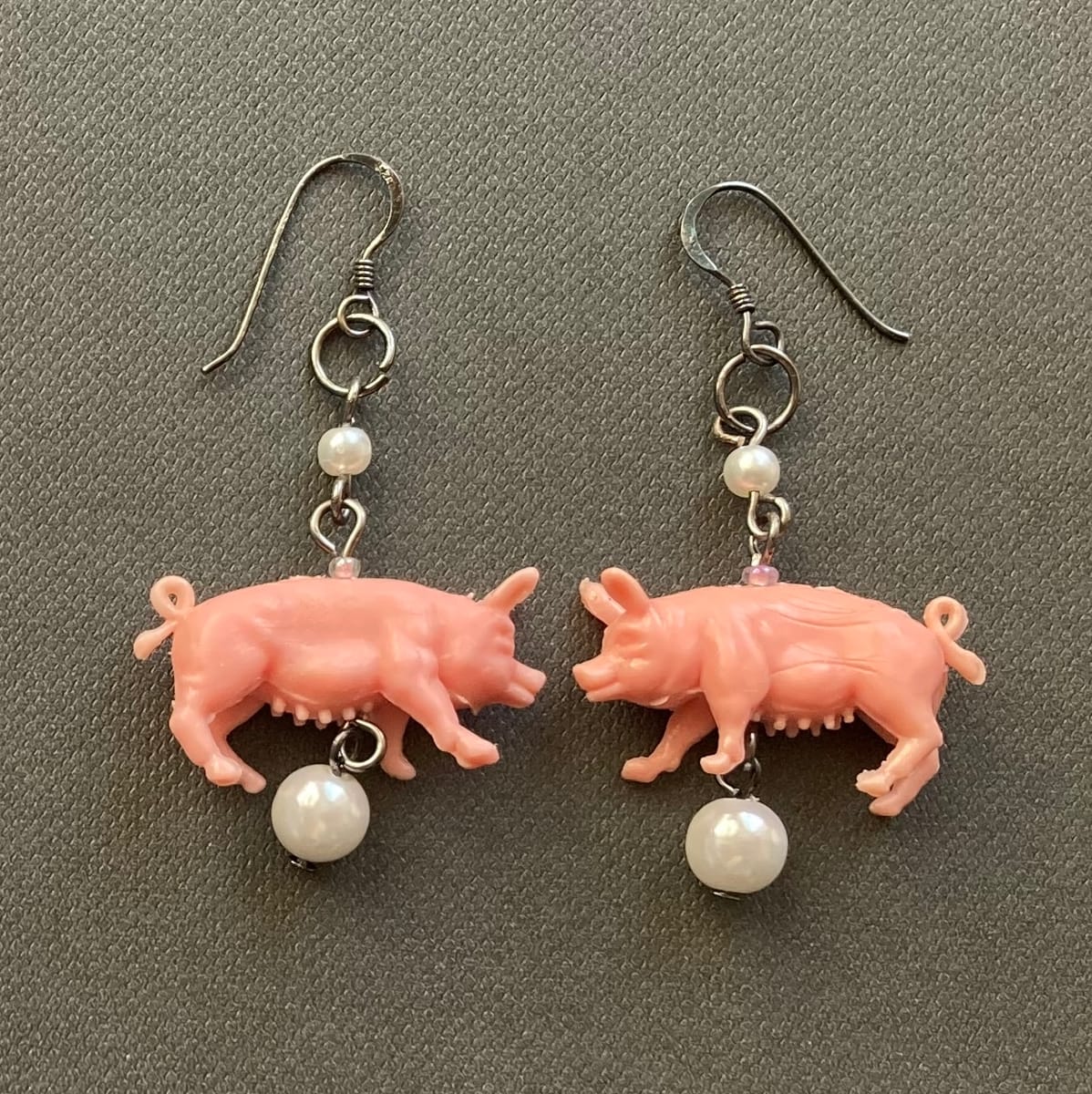 Örhängen av återbruk – grisar