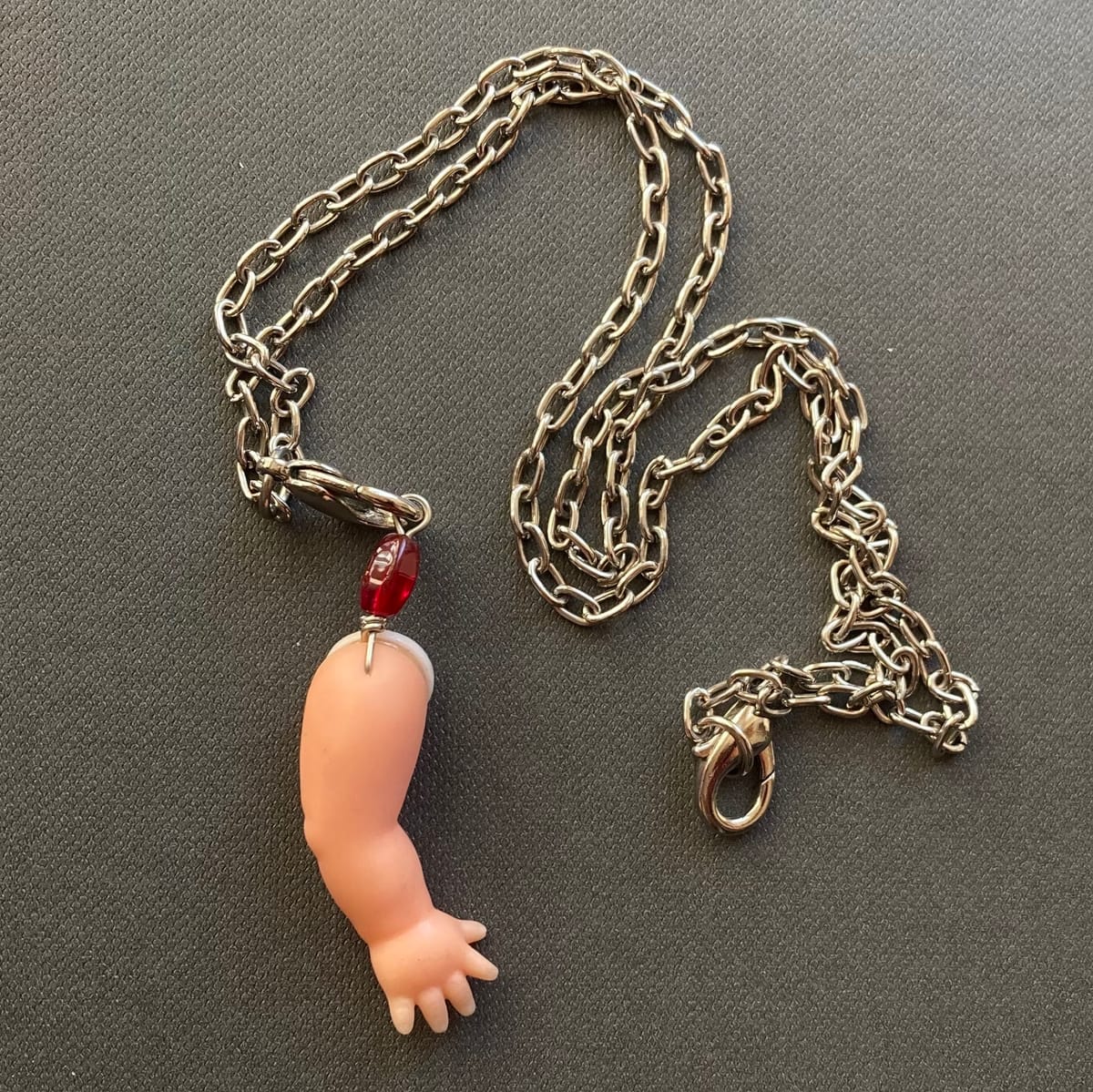 Halsband av återbruk – dockarm