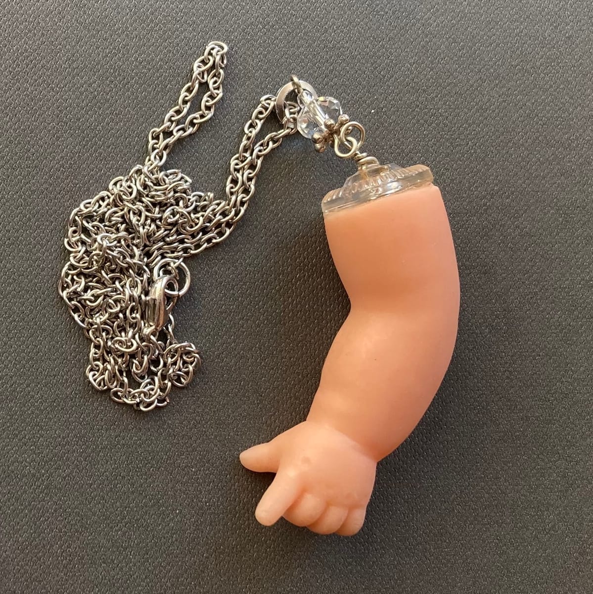 Halsband av återbruk – dockarm