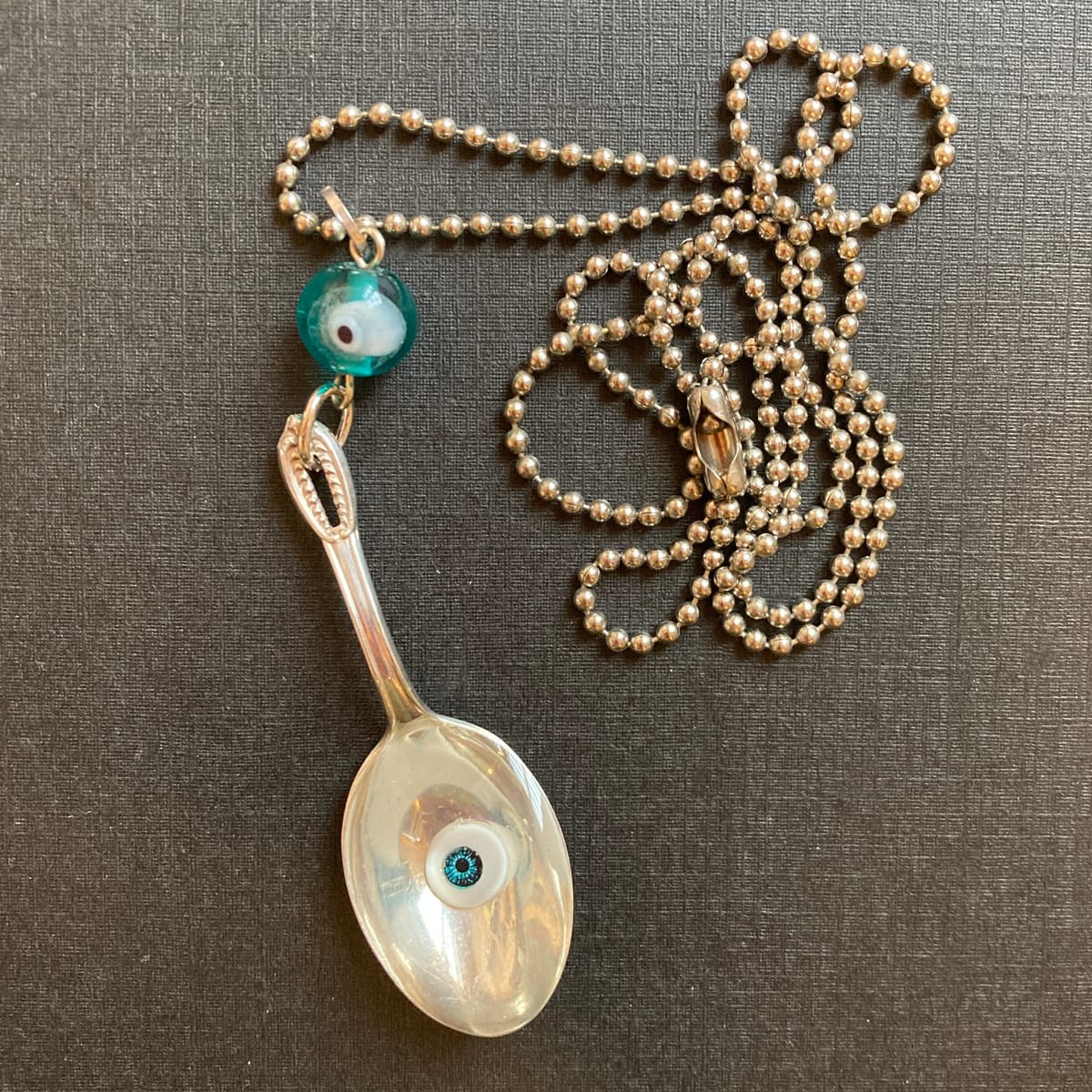 Halsband av återbruk – nysilversked med docköga