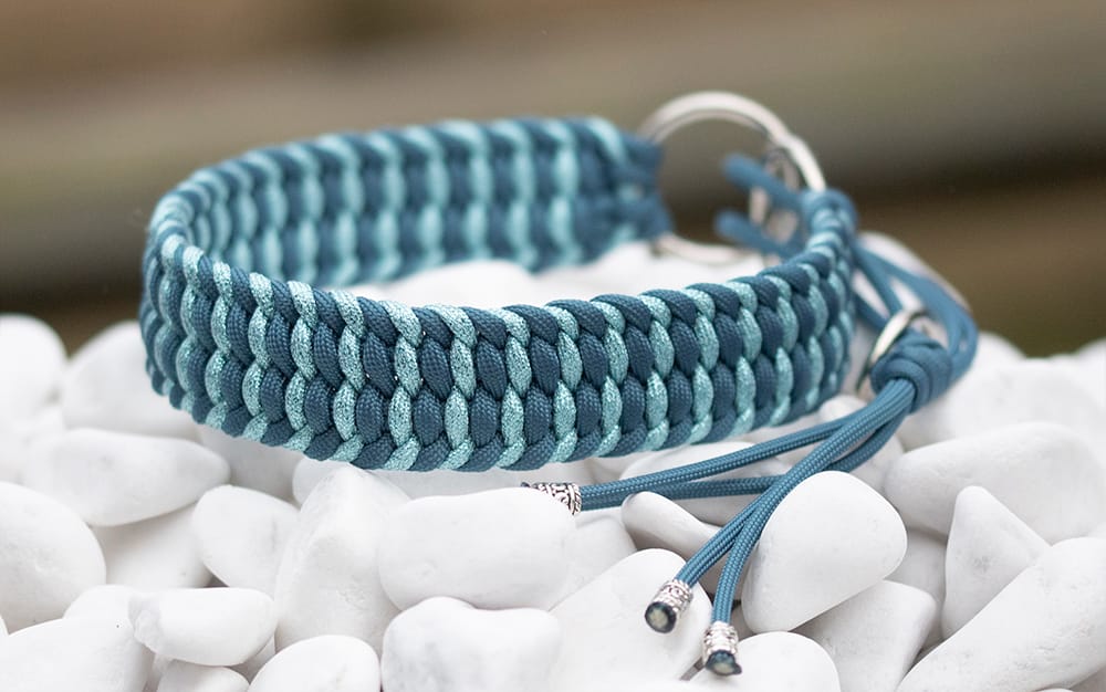 Halsband 43 cm i Petrol Blue & Shiny Ice