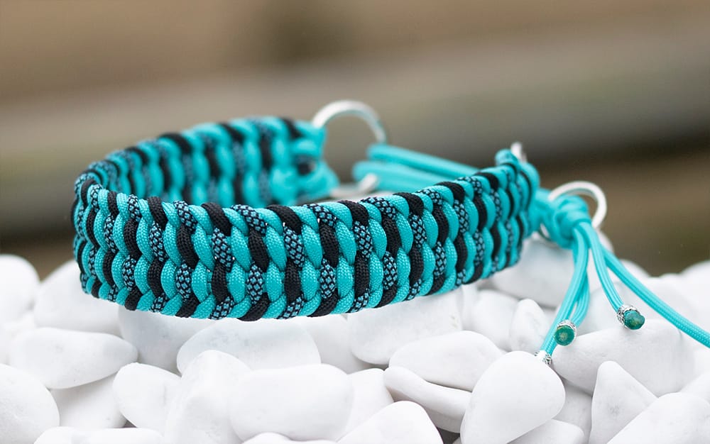 Halsband 39 cm i Neon Turquoise, Black & Neon Turquoise Diamonds
