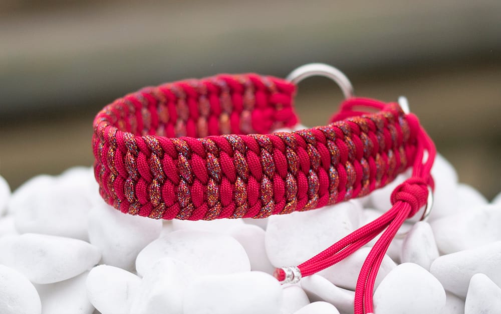 Halsband 34 cm i Red Velvet & Scarlet Macaw