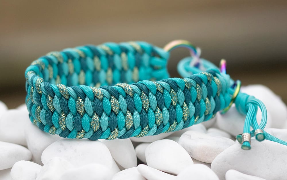 Halsband 32 cm i Glitter Waves, Neon Turquoise, Teal & Turquoise