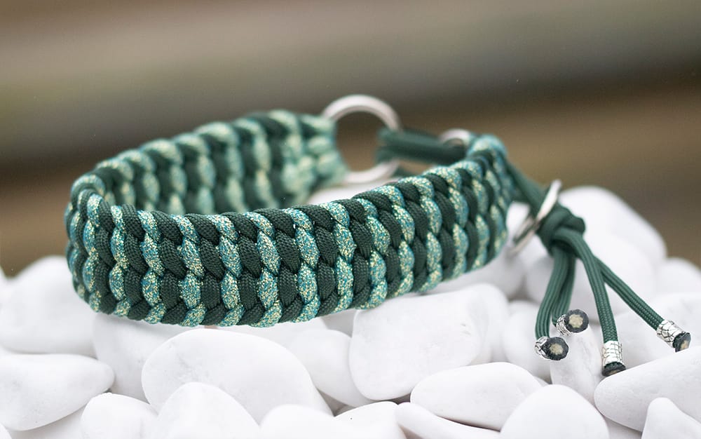 Halsband 31 cm i Dark Green & Glitter Waves