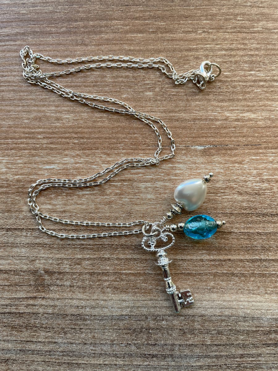 Halsband med söta hängen