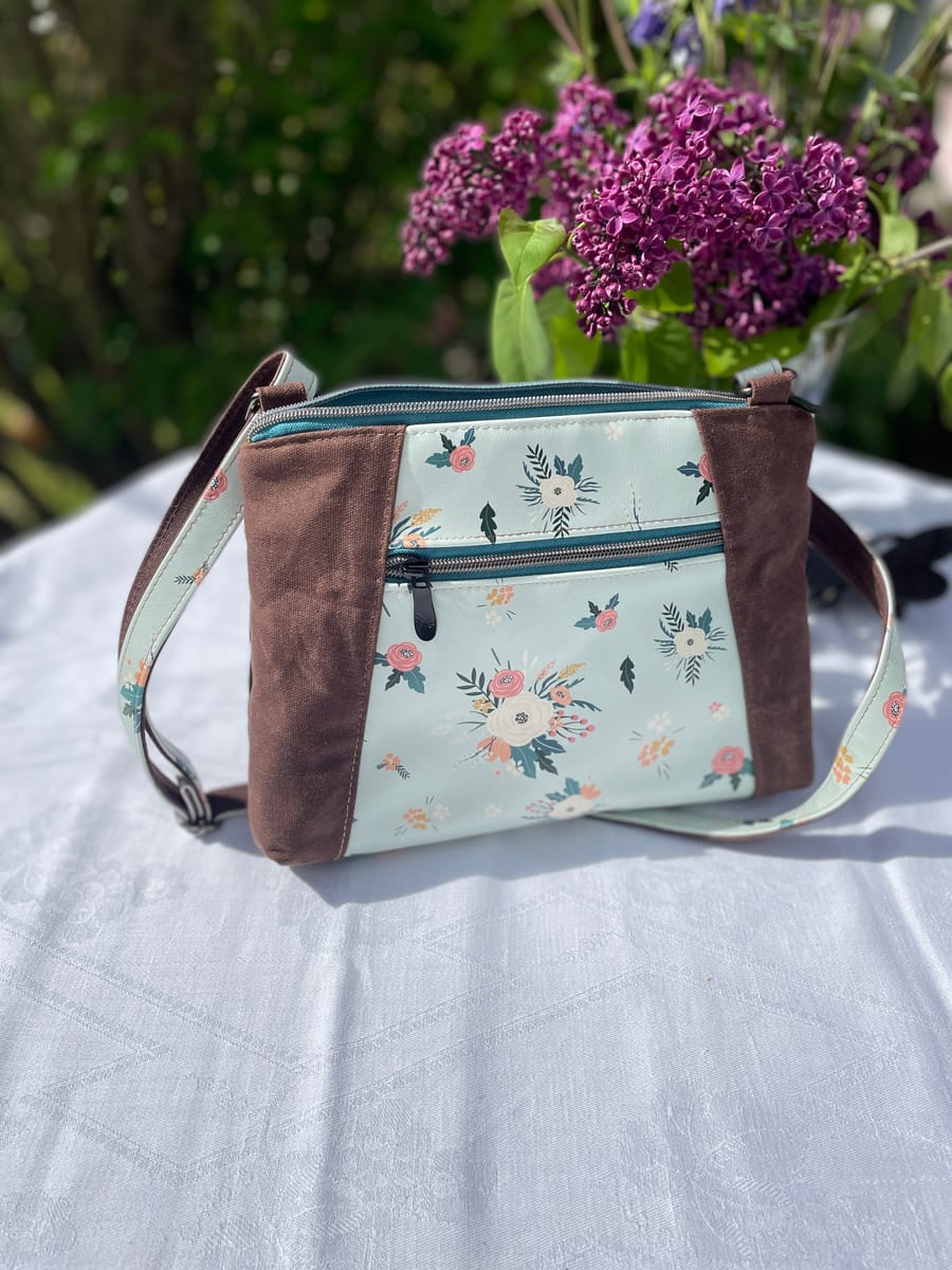 Sommaräng mint, axelremsväska