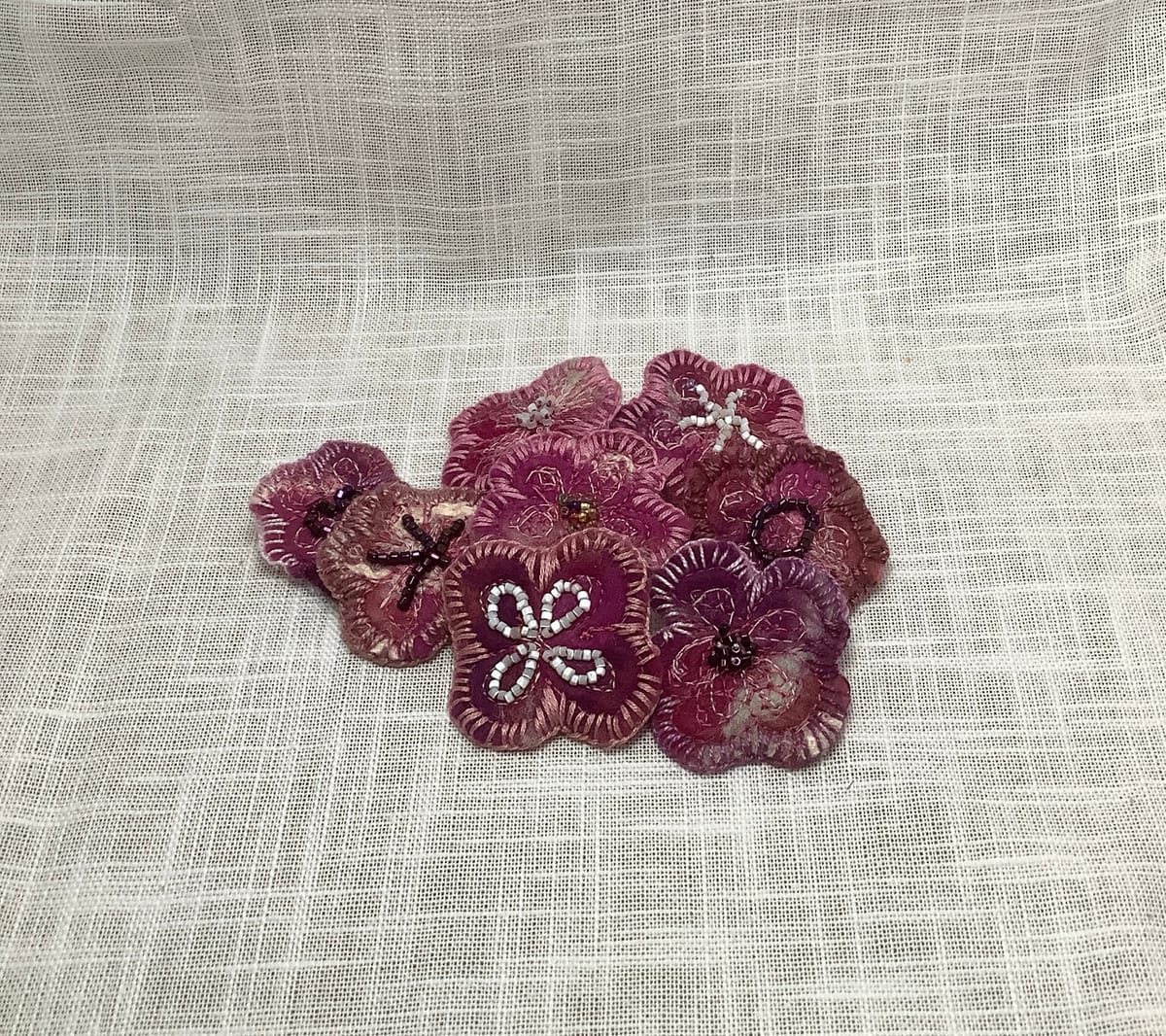 Pin / brosch Ull - Rosa blomma