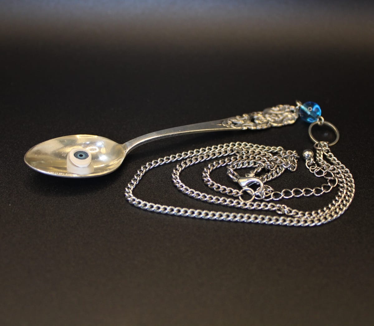 Halsband av återbruk – nysilversked med docköga
