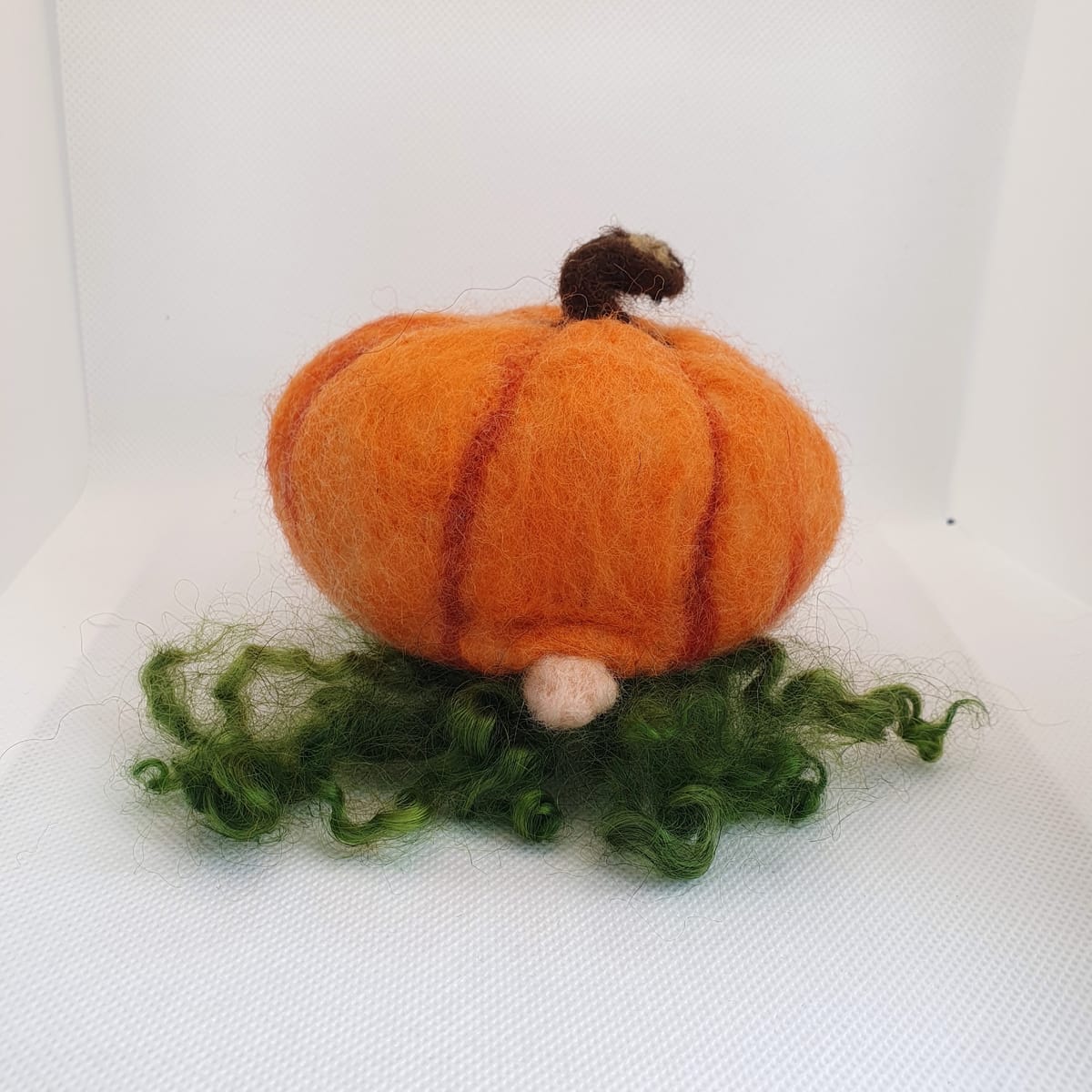 Trädgårdstomte i ull - Pumpa