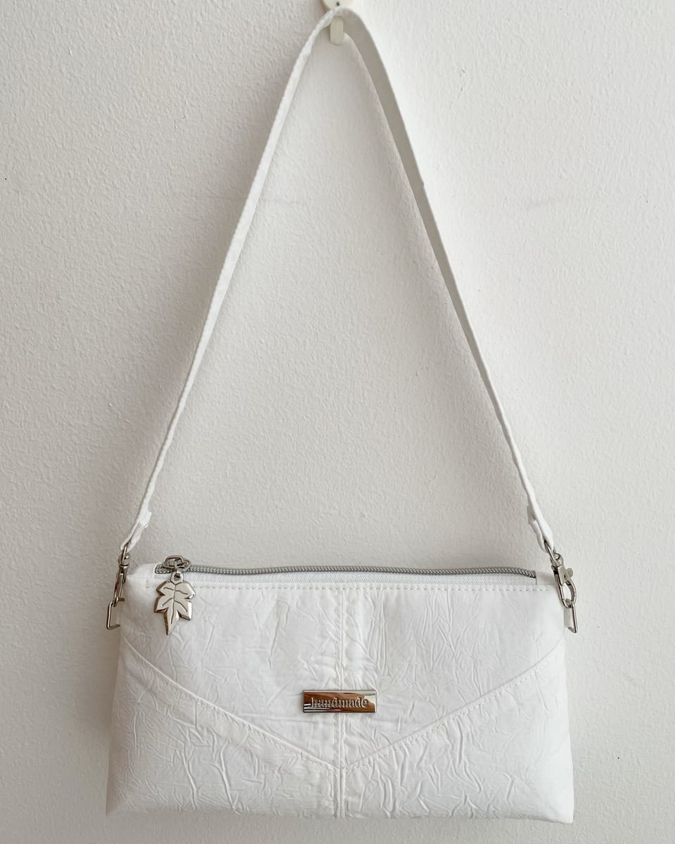 Kritvit Harlequin, liten handväska/clutch