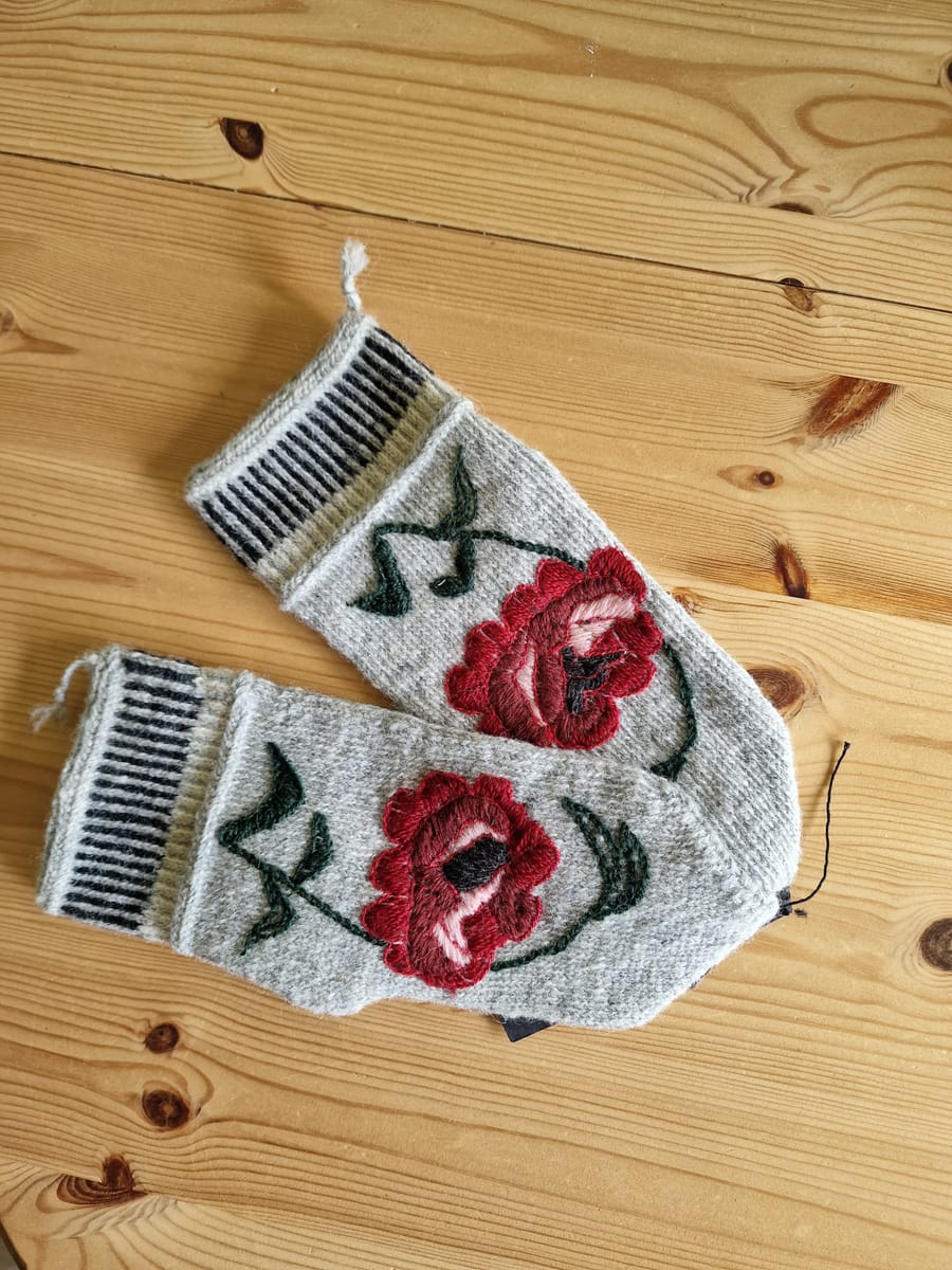 Tvåändsstickade vantar