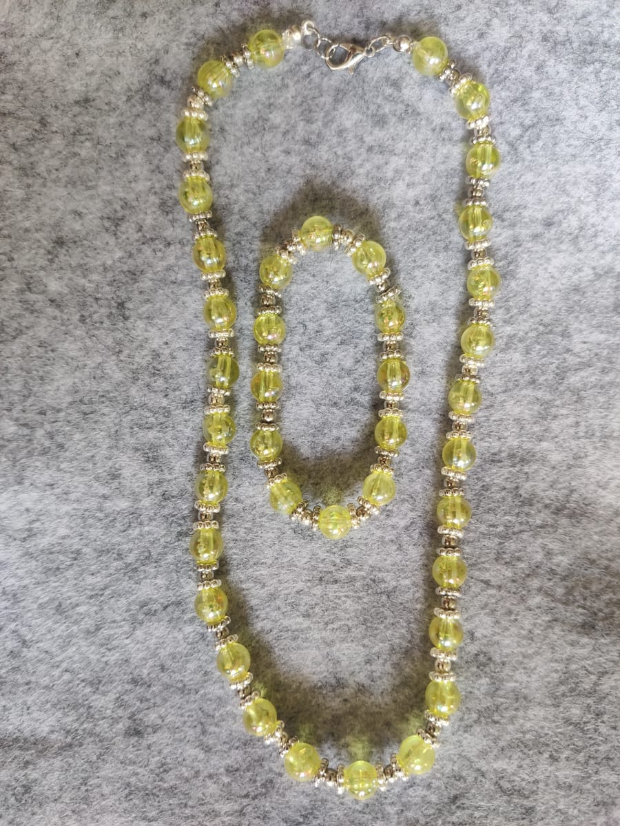 Set med halsband och armband