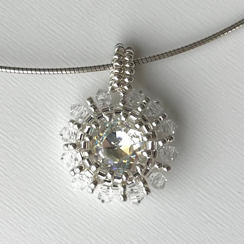 Hänge med Swarovski kristaller