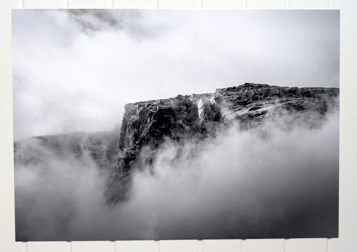 Fotoposter - Bergstopp i moln - A4-storlek