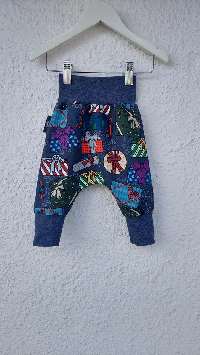 Muddbyxor med julklappar 62