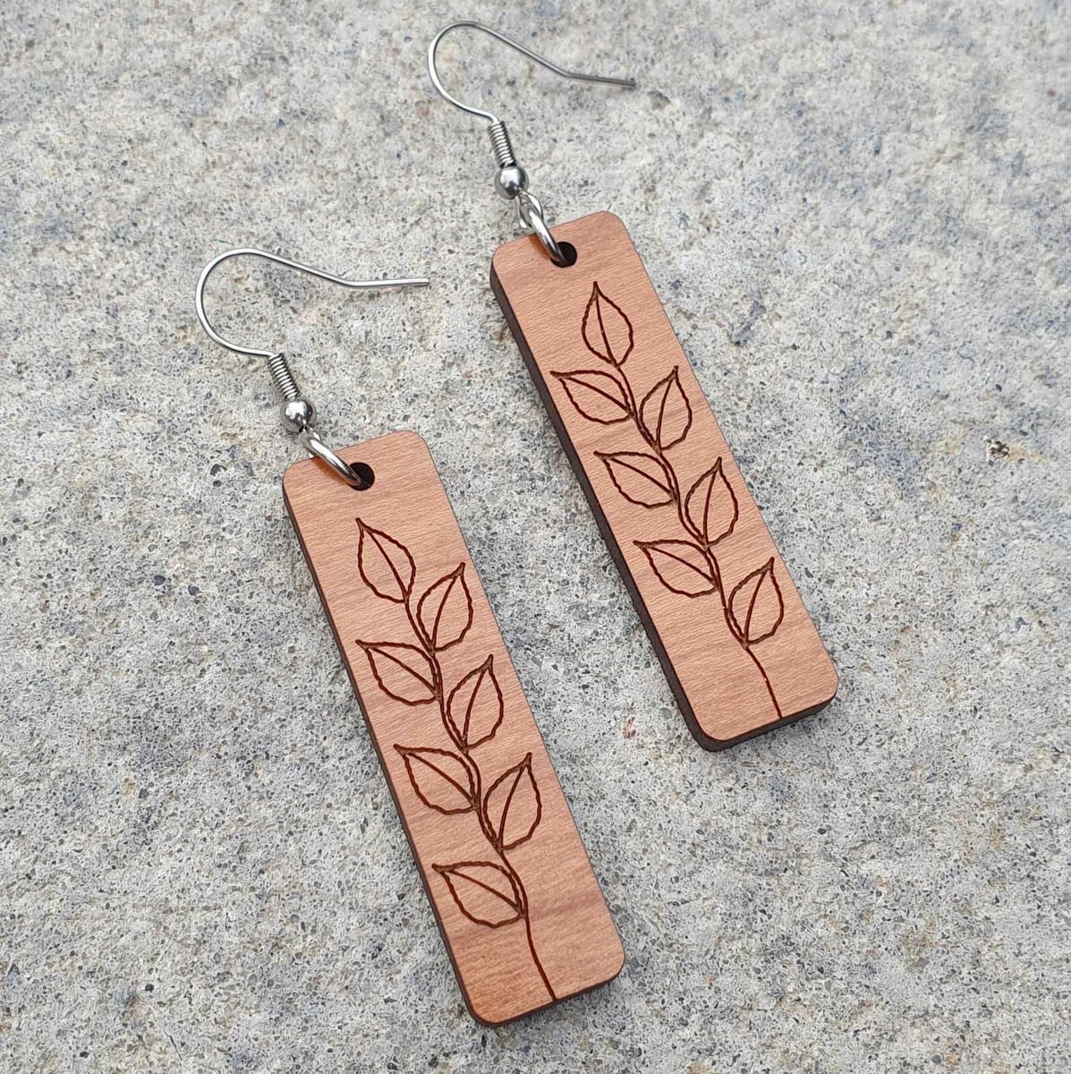 Örhängen, Scarlett