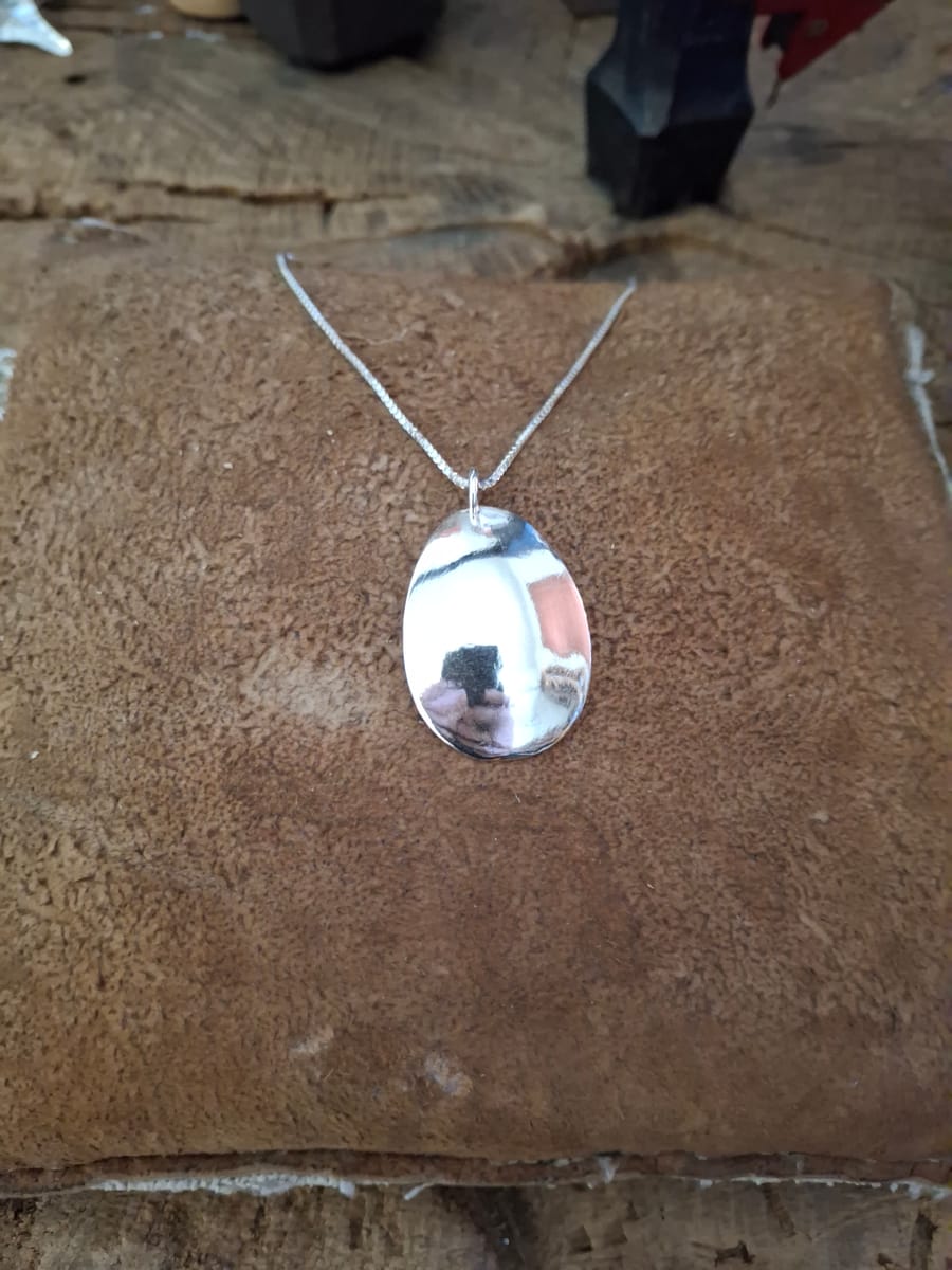 Halsband av silverbestick