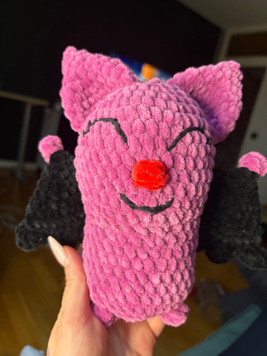 🦇 Virkad fladdermus – handgjord med kärlek!