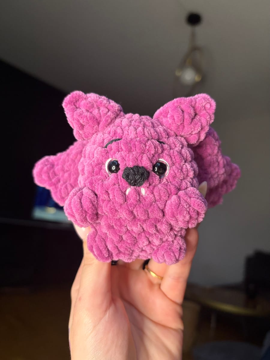 🦇 Virkad fladdermus – handgjord med kärlek!