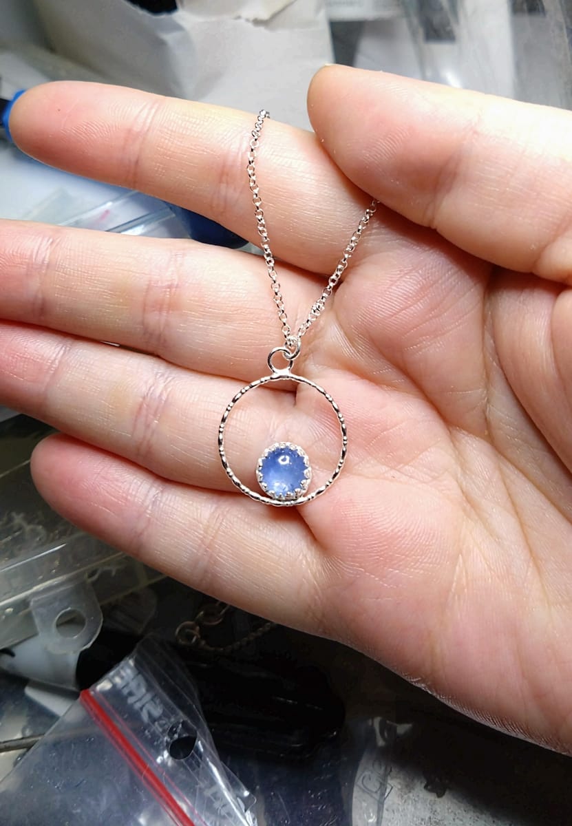 halsband i sterling silver med safir