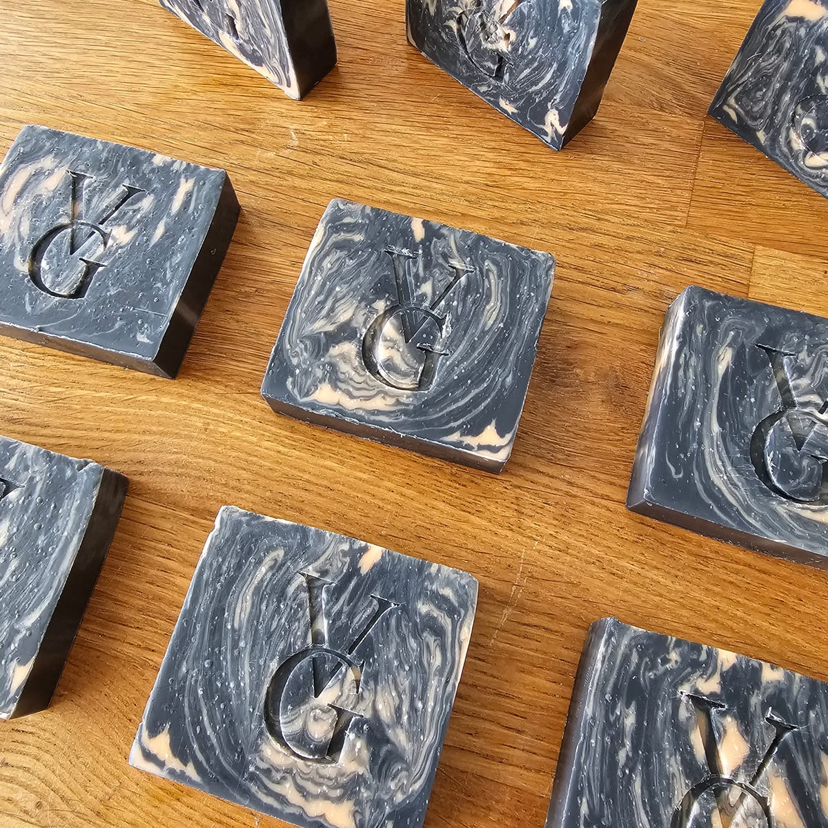 Apelsin med Kol Tvålhandgjord,  Naturlig Kroppstvål, Tvålbar