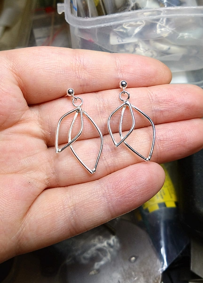 lövörhängen i silver