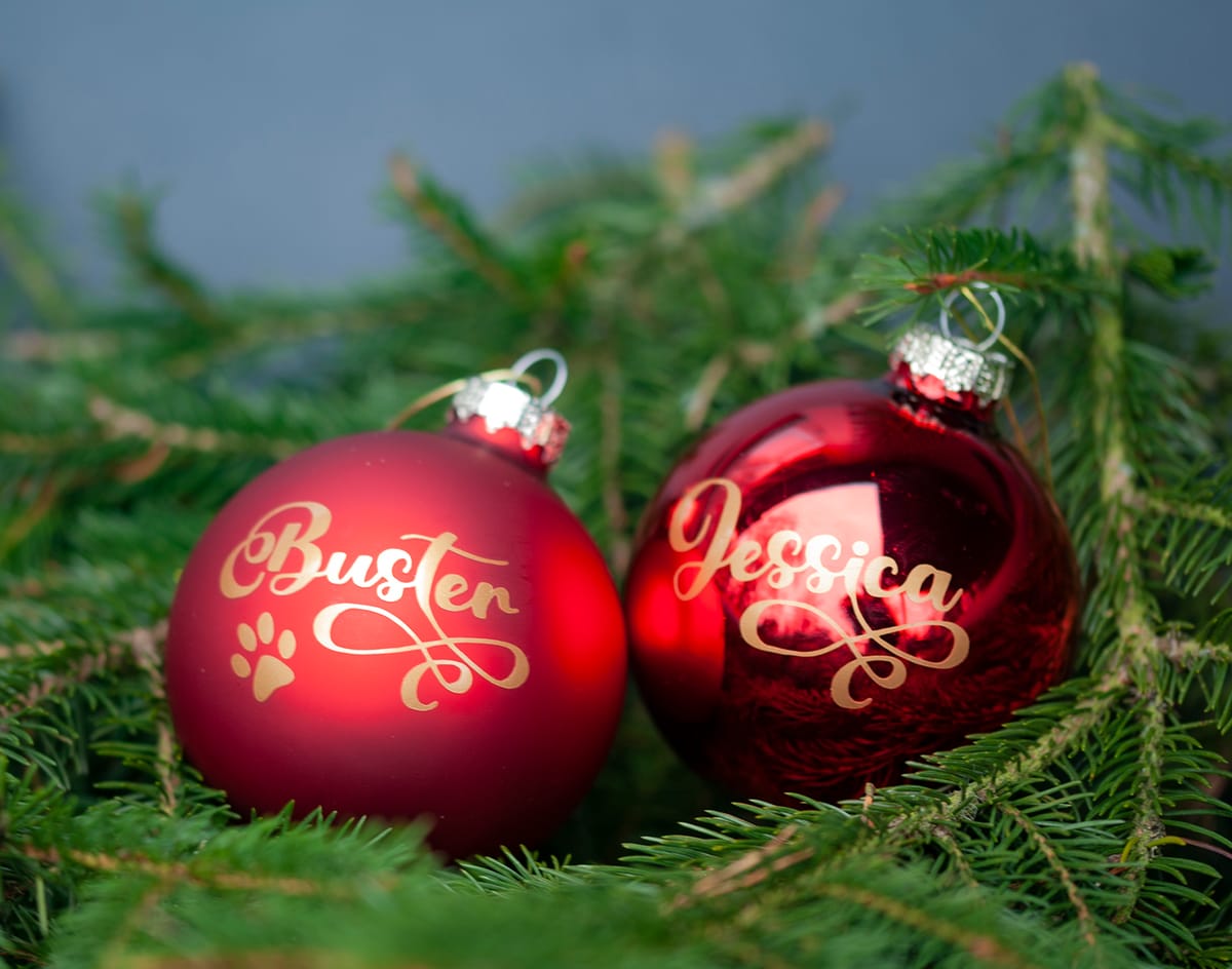 Julgranskulor med namn