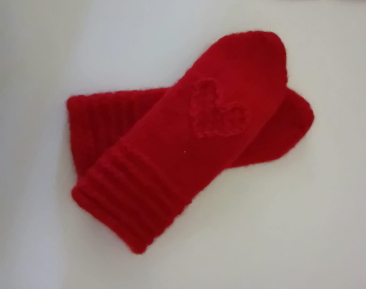 Tovade Julröda hjärte tumvantar