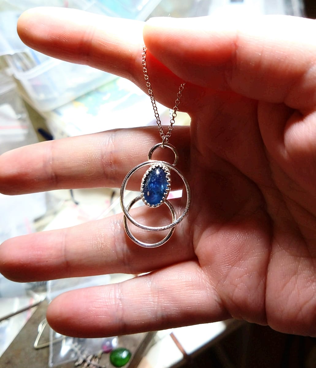 halsband i sterling silver med safir