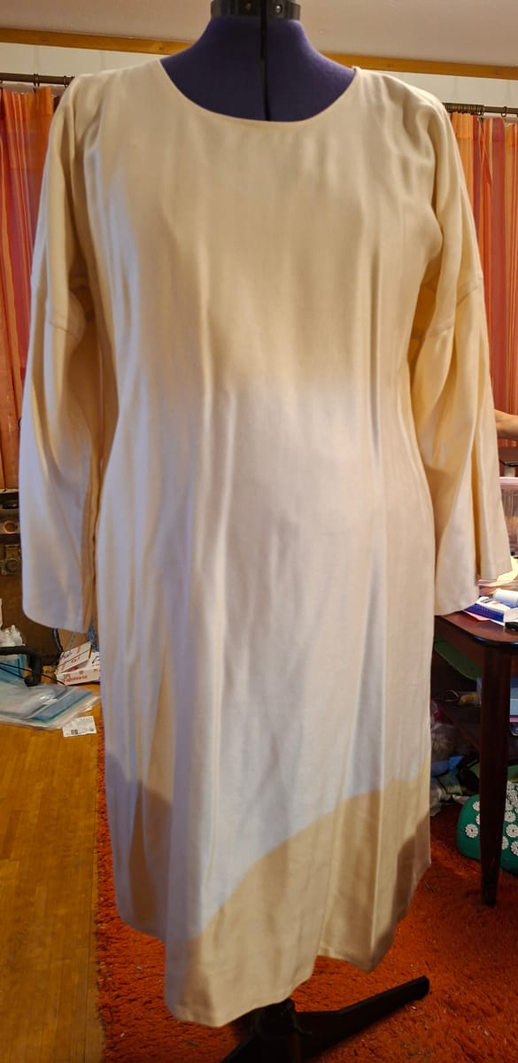 Guldskimrande rak klänning