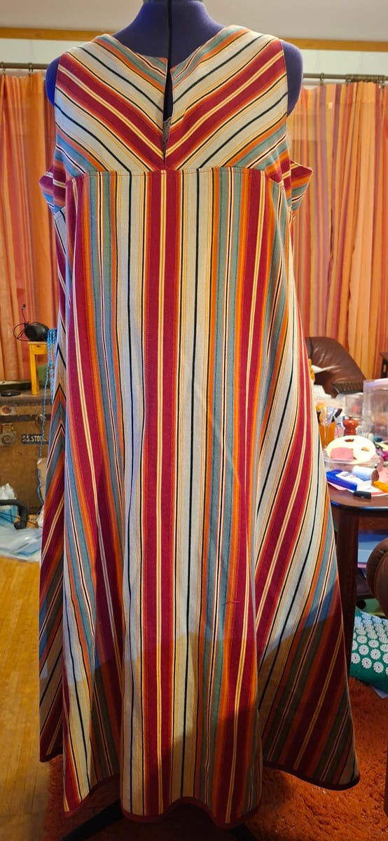 Randig lång klänning