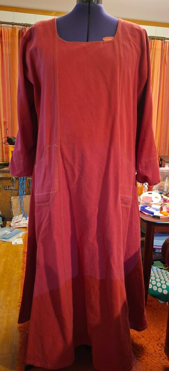 Lång röd klänning