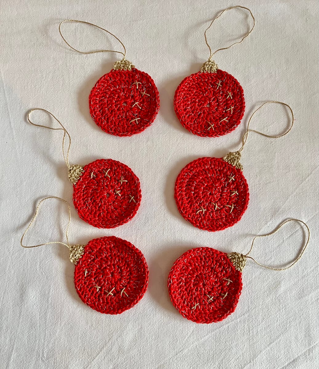 Handvirkade julgranskulor 6 stycken