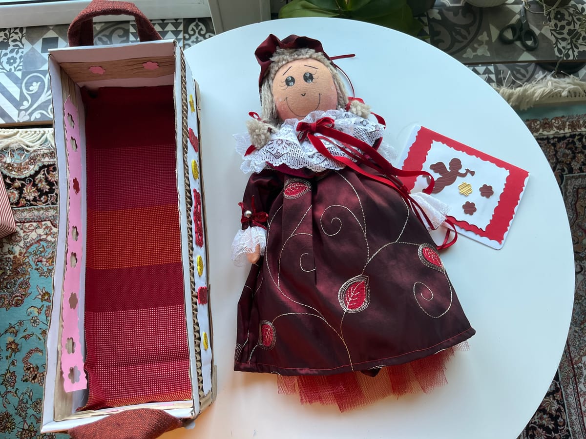 En docka, oförglömliga minnen.