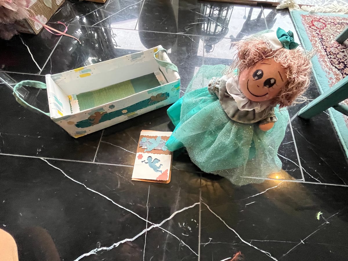 En docka, oförglömliga minnen.