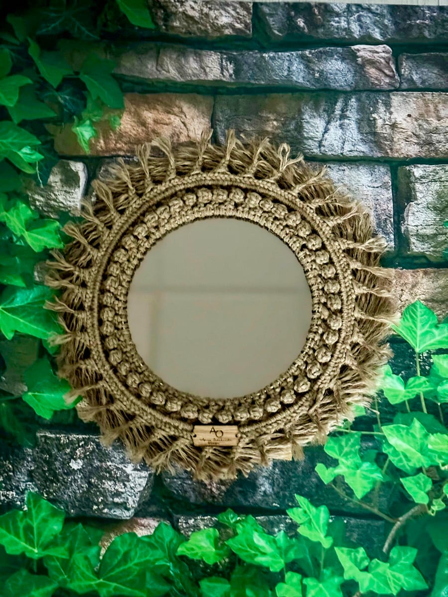 Makramé-spegel i boho-stil med jutesnöre