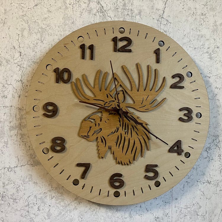 Väggklocka med Älgmotiv