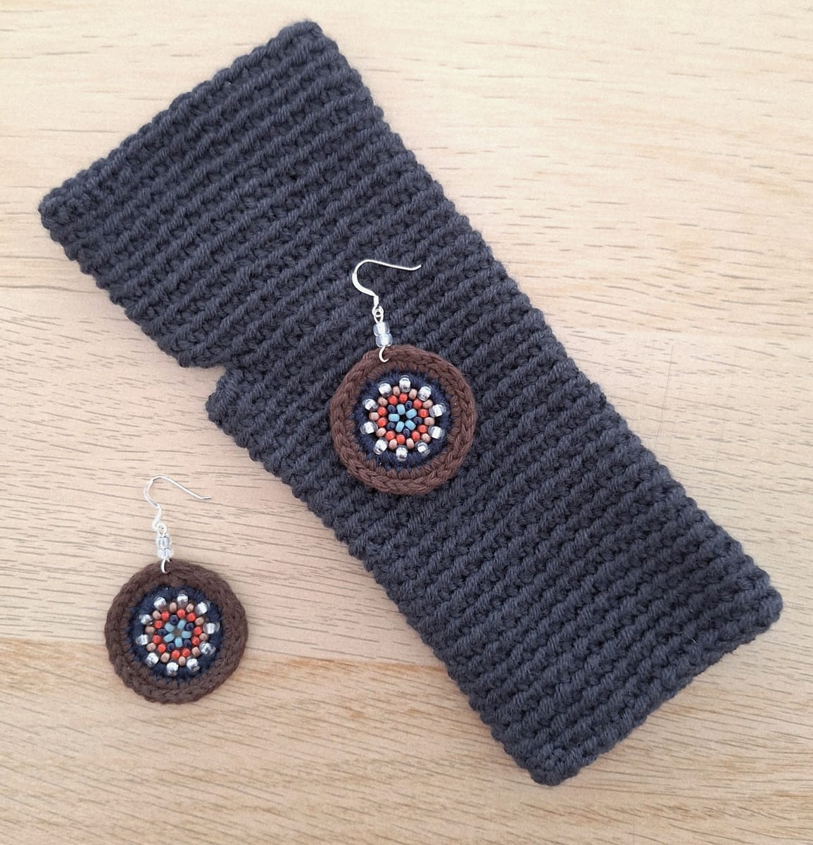 Set med torgvantar och örhängen