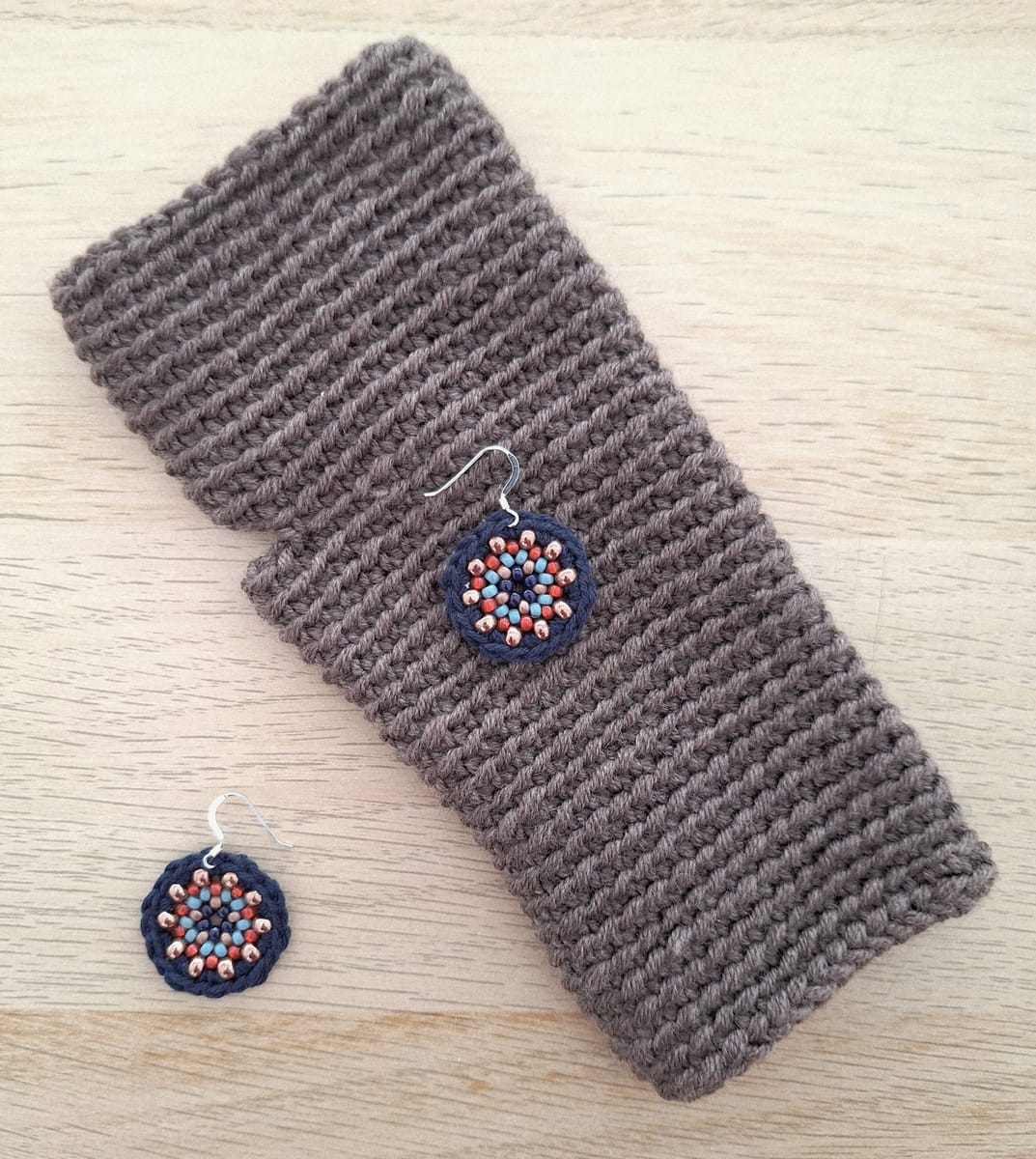 Set med torgvantar och örhängen