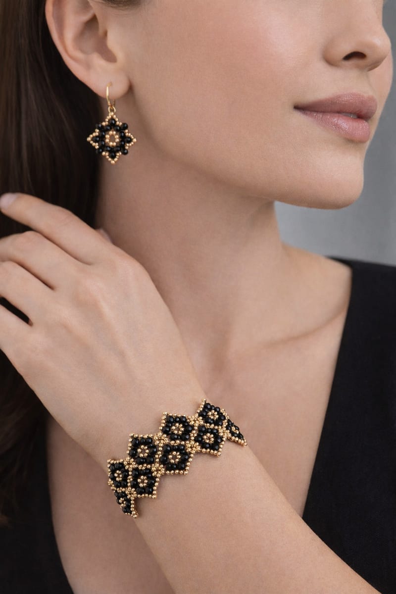 Set av ett armband och örhängen