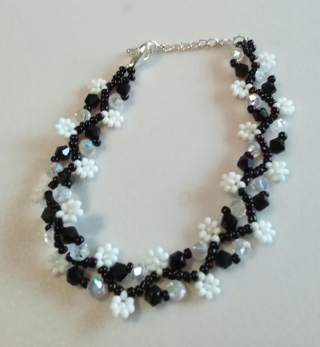 Kristallarmband Svart-Vit med Blommönster