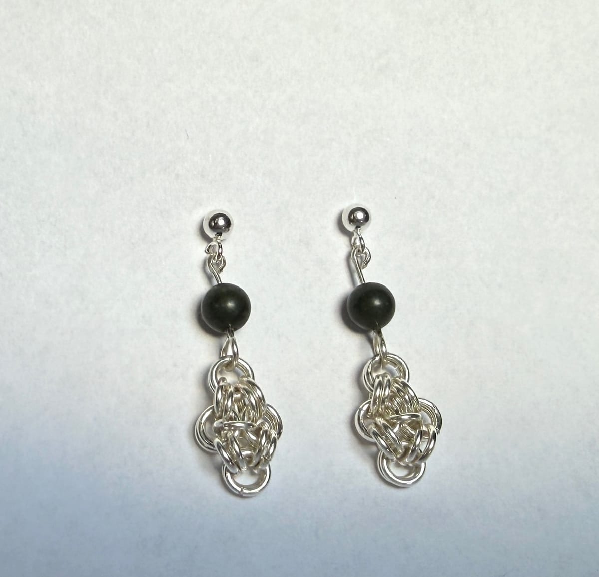 Silverörhänge med Jadepärla