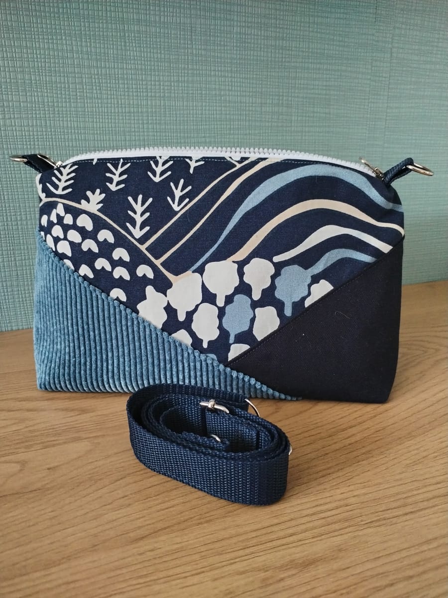 Väska Shoulder Bag blå med silverdetaljer