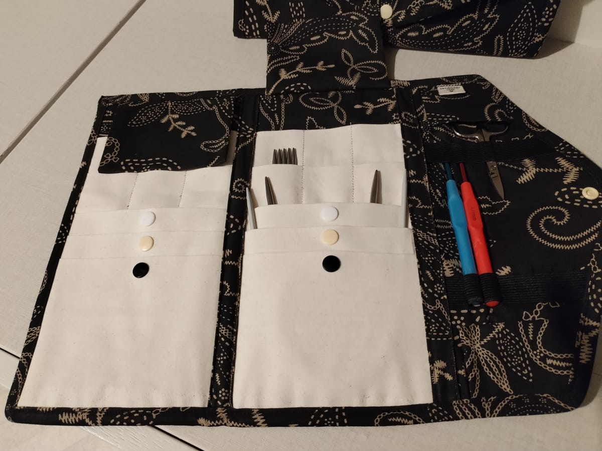 Väska för förvaring av stickor/virknålar svart/beige 🖤