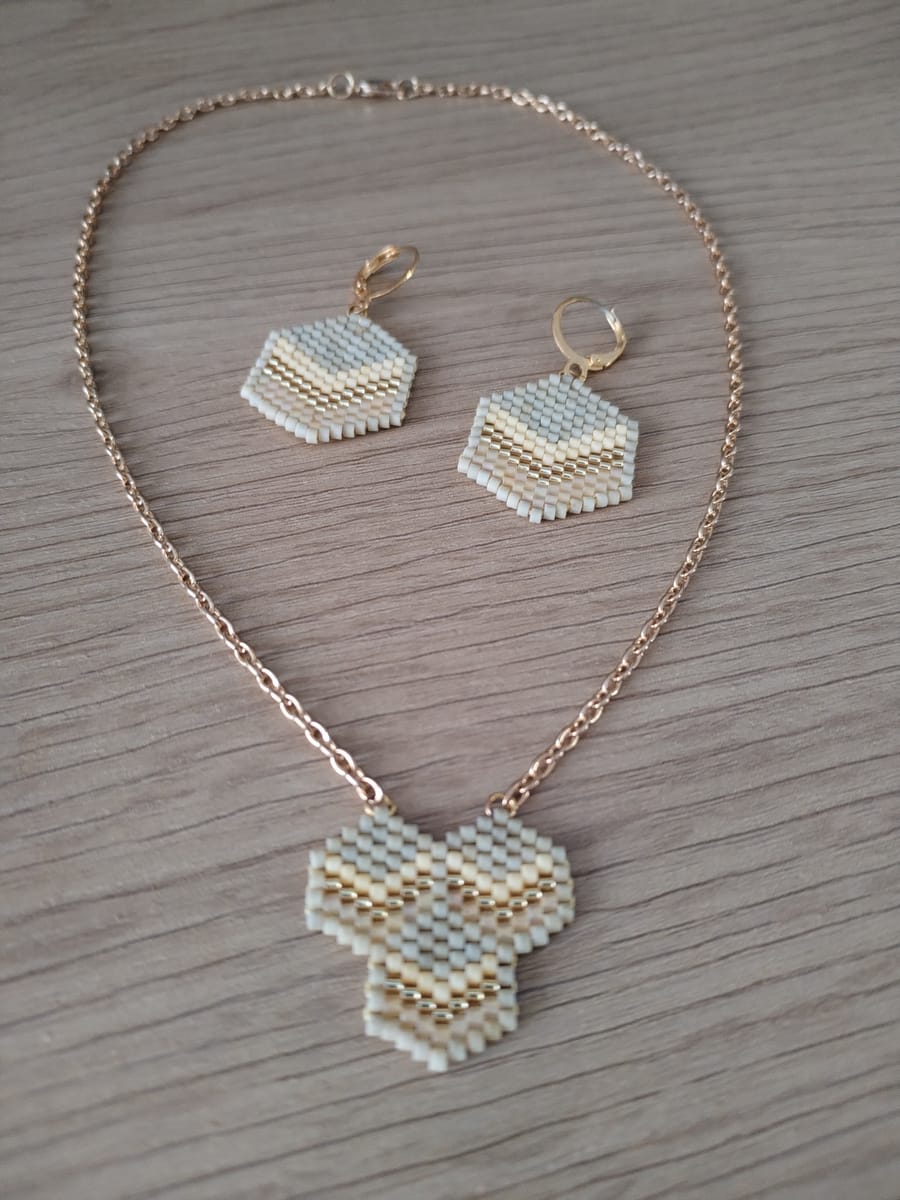 handgjord miyuki Pärlörhängen i grönt, guld och gul med matchande kedja