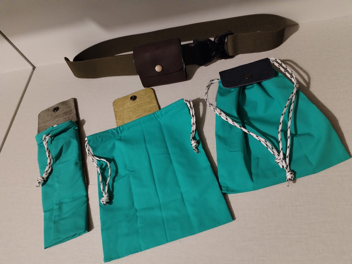Bältesväska "Busch Bag" av läder och tyg ölika färg