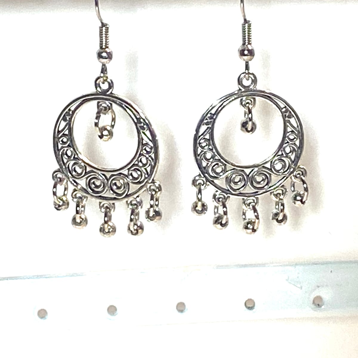 Örhängen med mönstrad länk